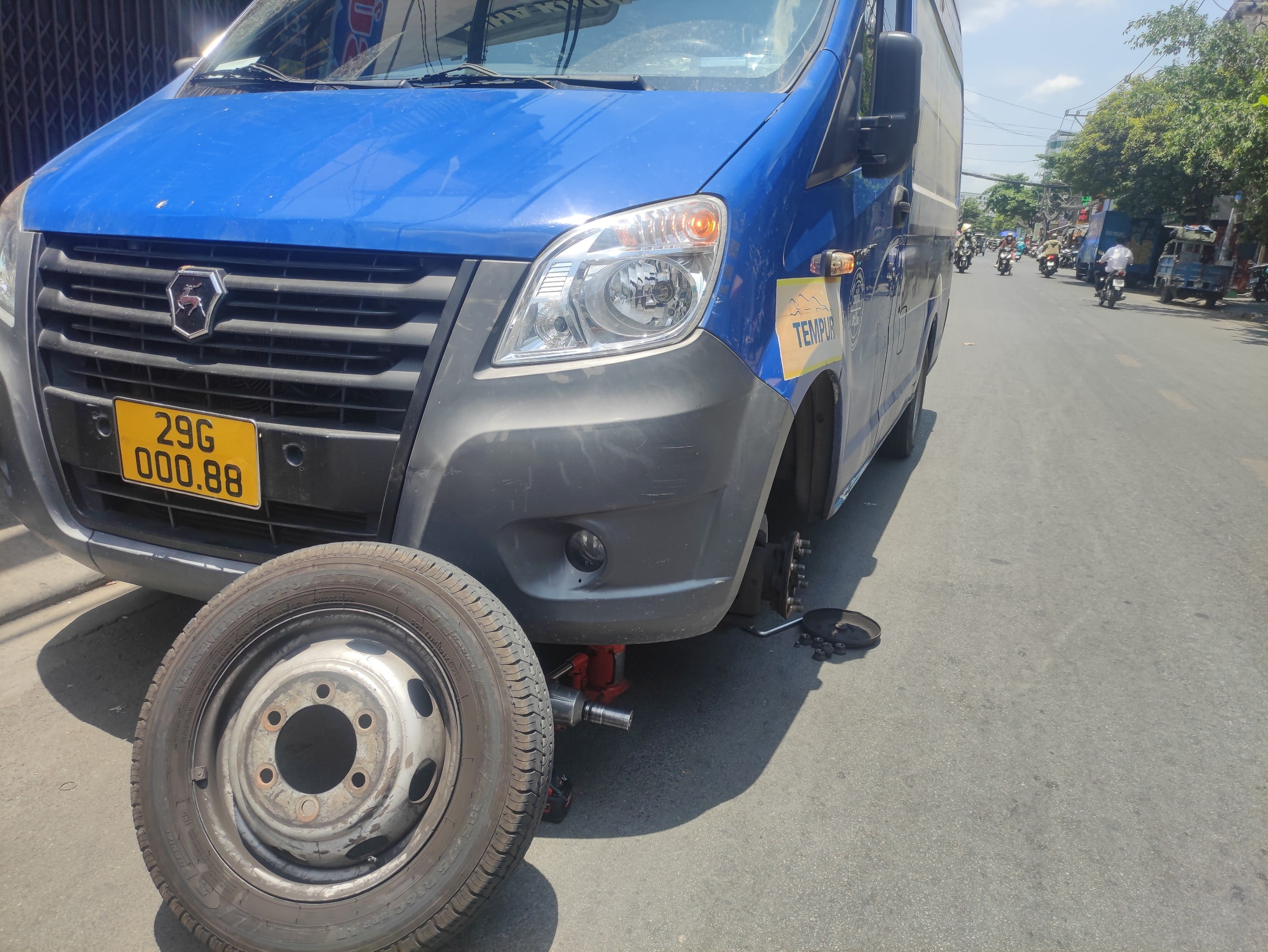 Dịch vụ vá lốp xe ô tô tại nhà uy tín
