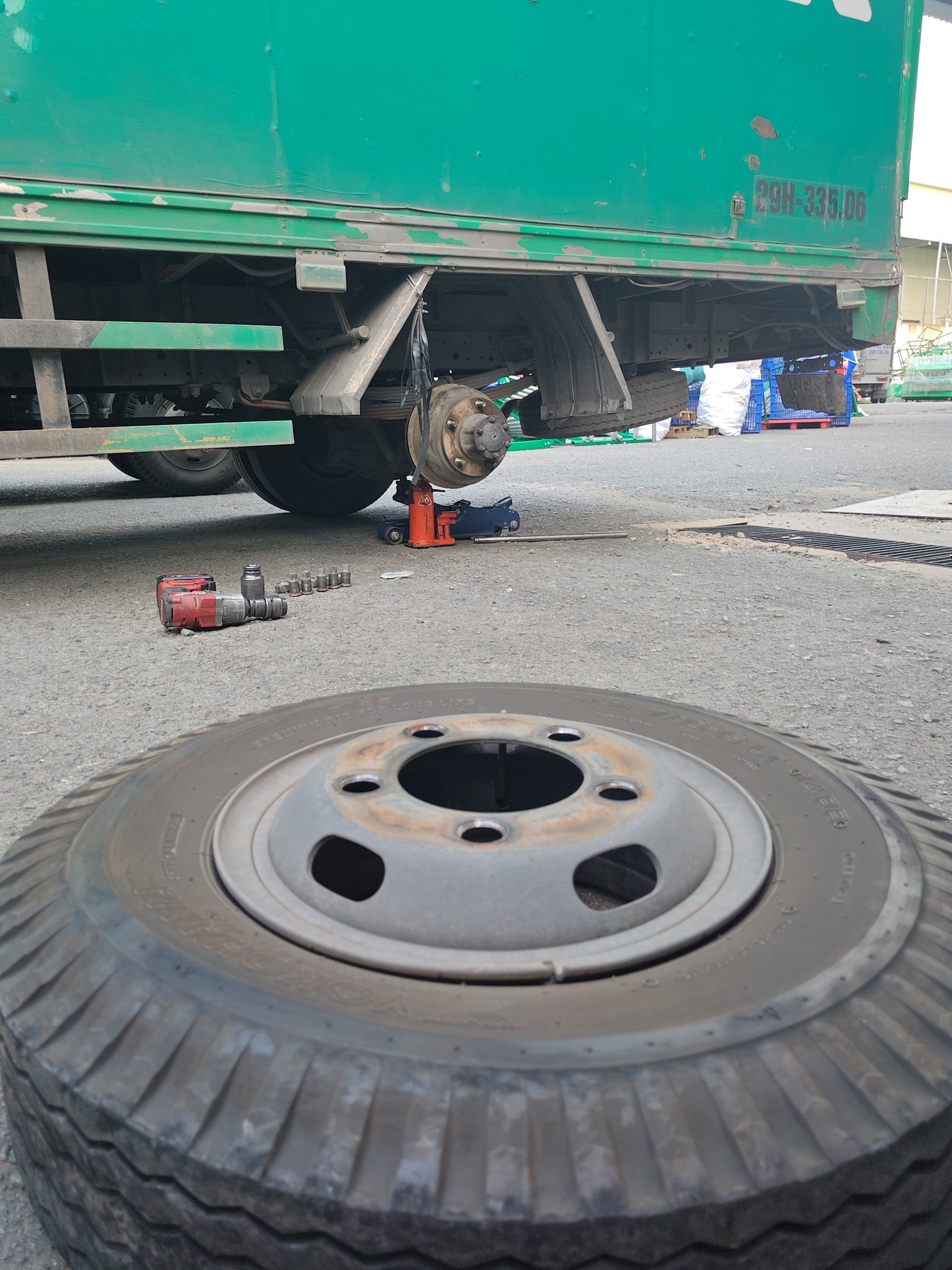 Vá xe lưu động quận Thủ Đức nhanh chóng, an toàn