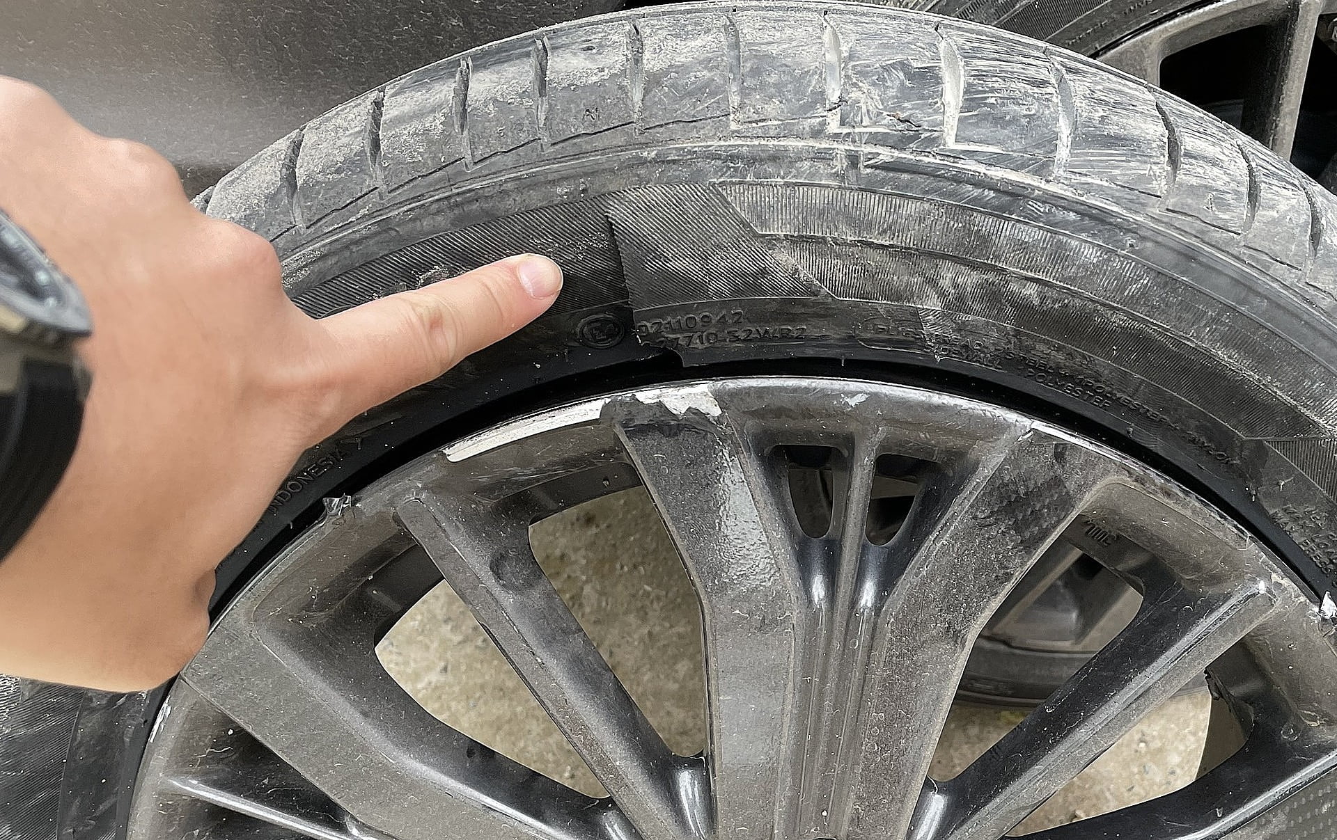 Lốp xe bị rách vá được không