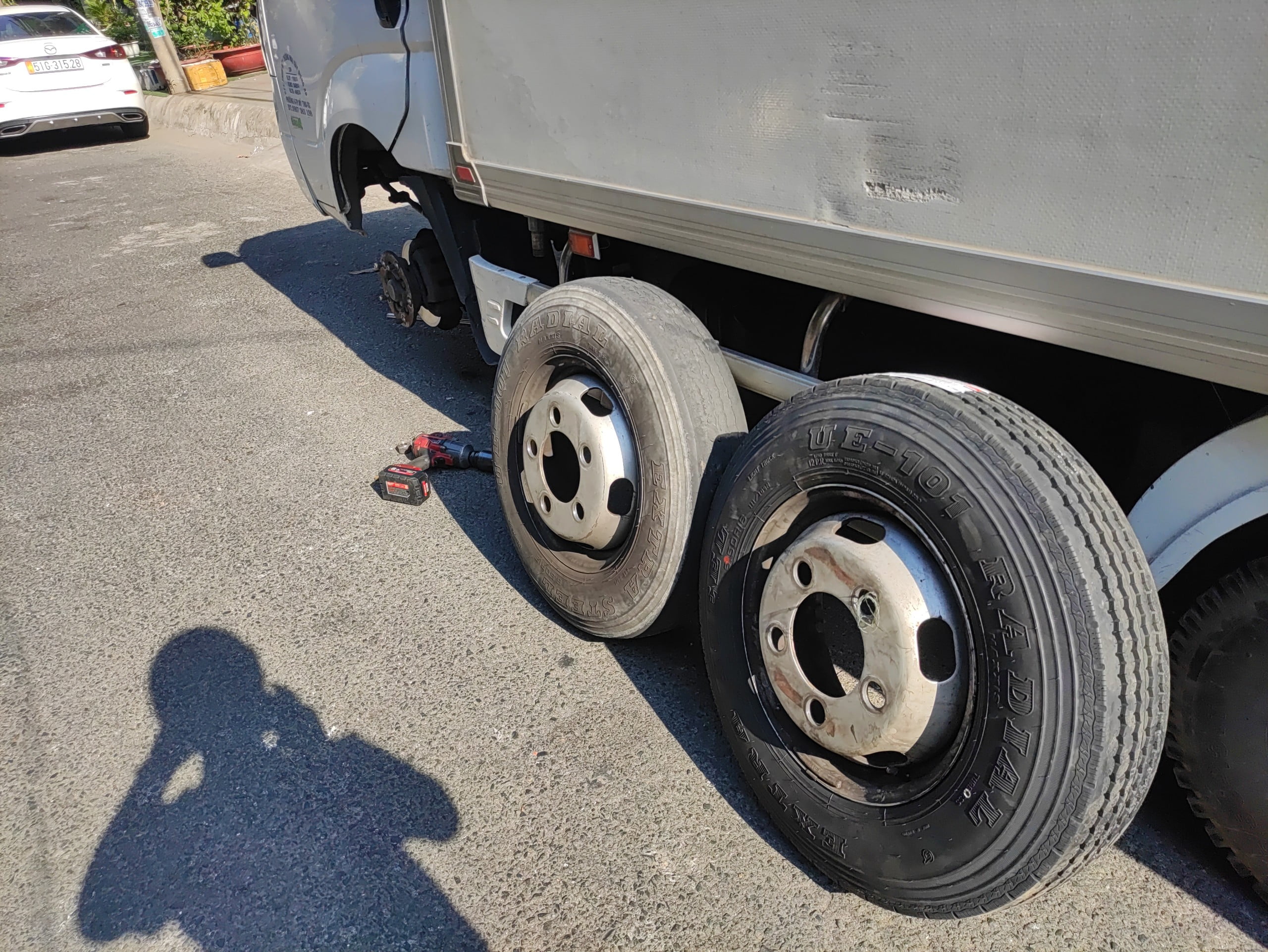Đội Vá Vỏ Xe Ô Tô Quận 3 Lưu Động Ngày Đêm 24/7