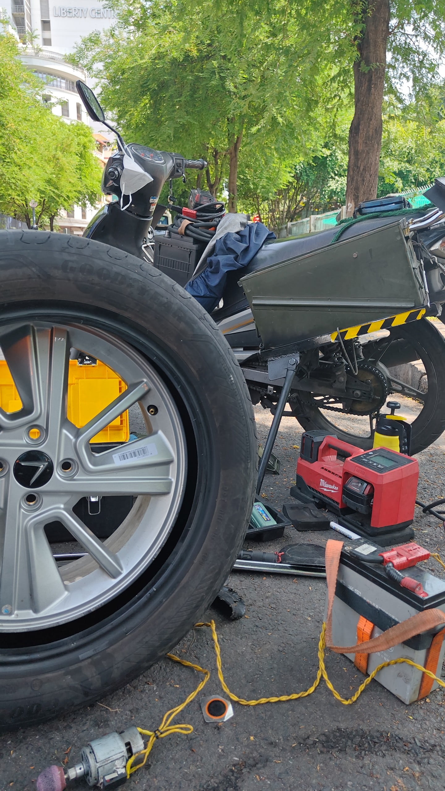 Vá xe lưu động quận 5, 6, 11 nhanh nhất