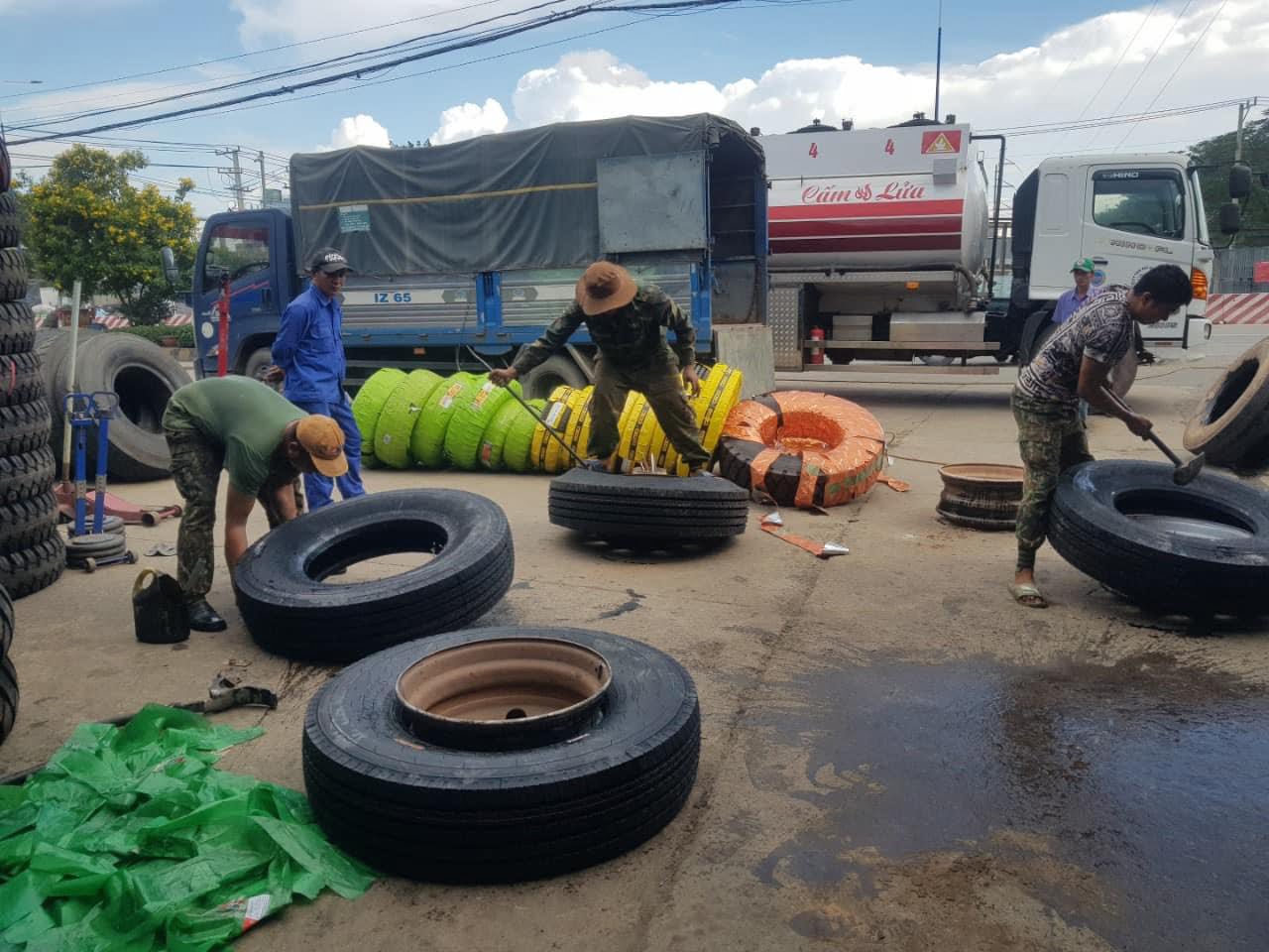 Lợi ích tuyệt vời khi lựa chọn dịch vụ vá vỏ xe tải gần đây