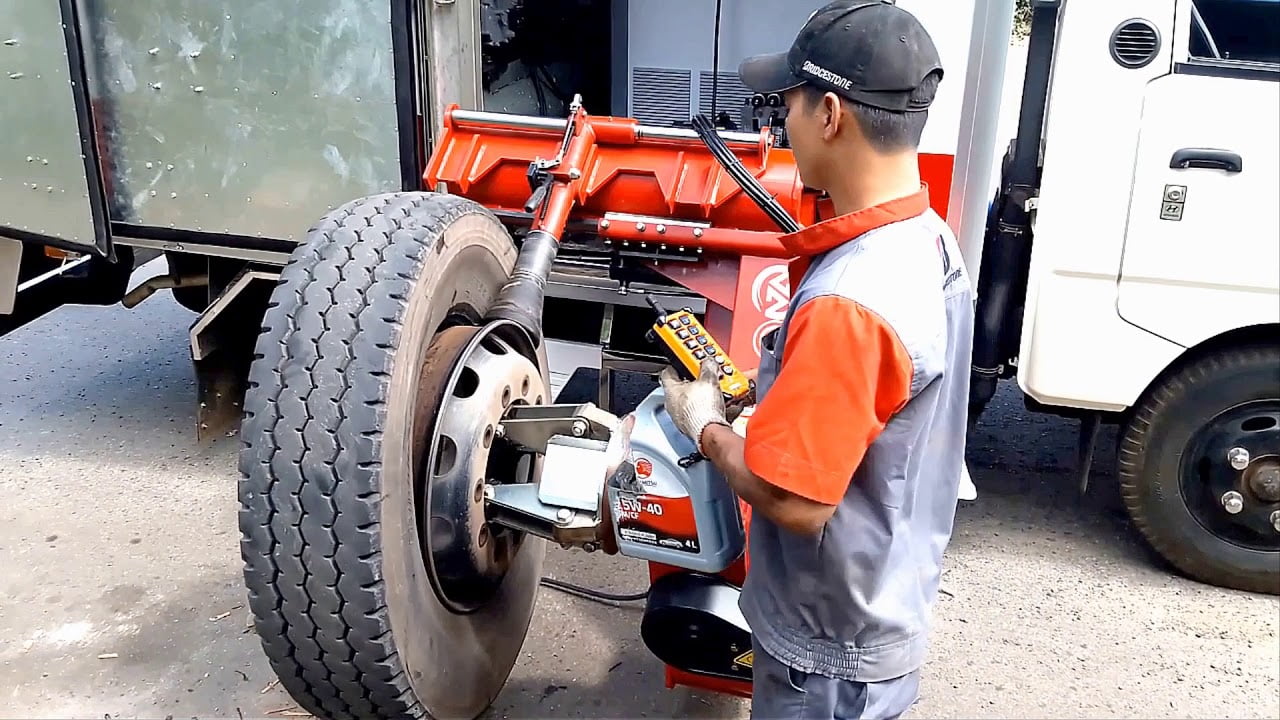 Vá vỏ xe tải lưu động gần nhất