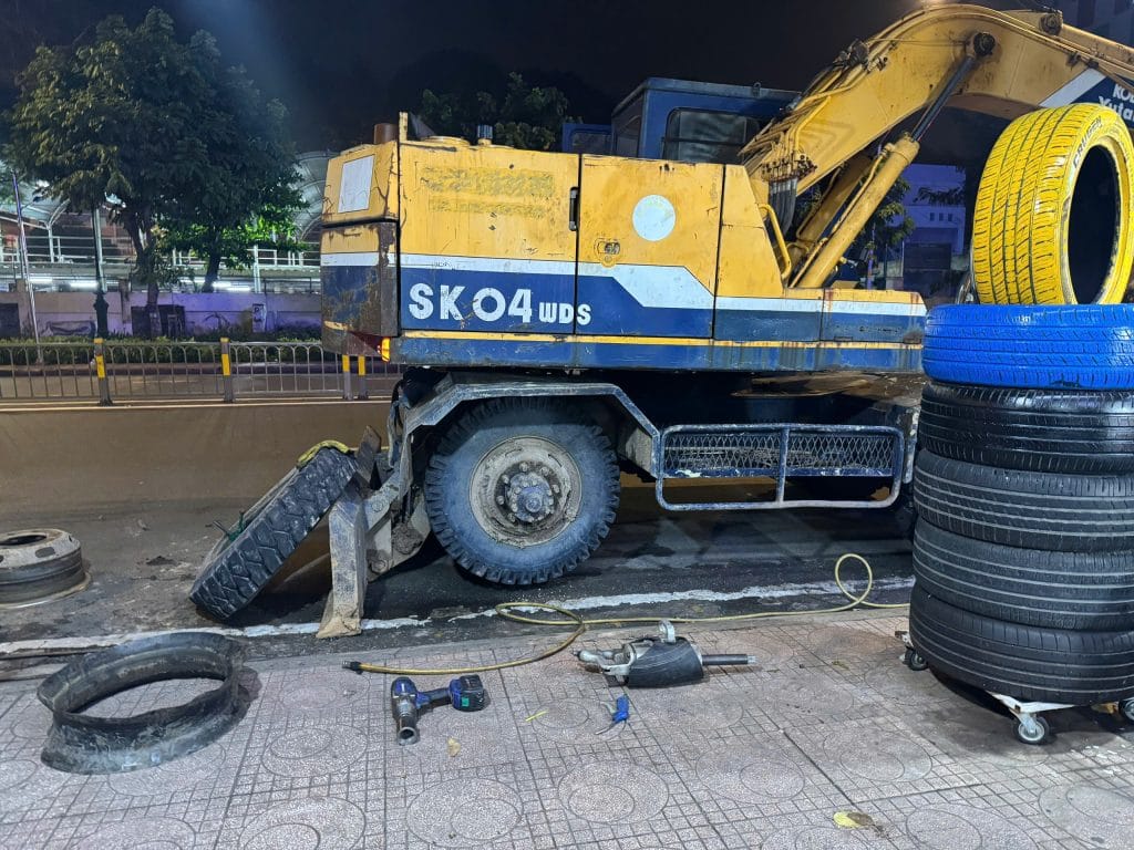Vá vỏ ô tô lưu động 24/7 tại quận 1: Nhanh chóng, chuyên nghiệp, tận nơi